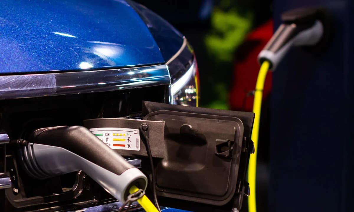 Hybride vs Hybride Rechargeable : Quelle motorisation choisir selon vos trajets en 2026 ?